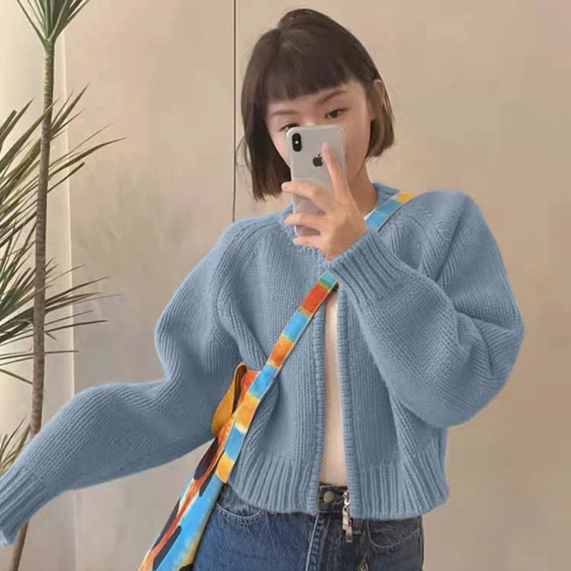 Рисунок 5 - Однотонный вязаный кардиган