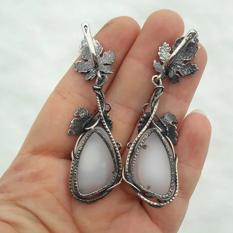 

Vintage Silver Color Opal Earrings Grape Leaf Plant Moonstone Earrings for Women Party Anniversary Party Jewelry Gift Wholesale