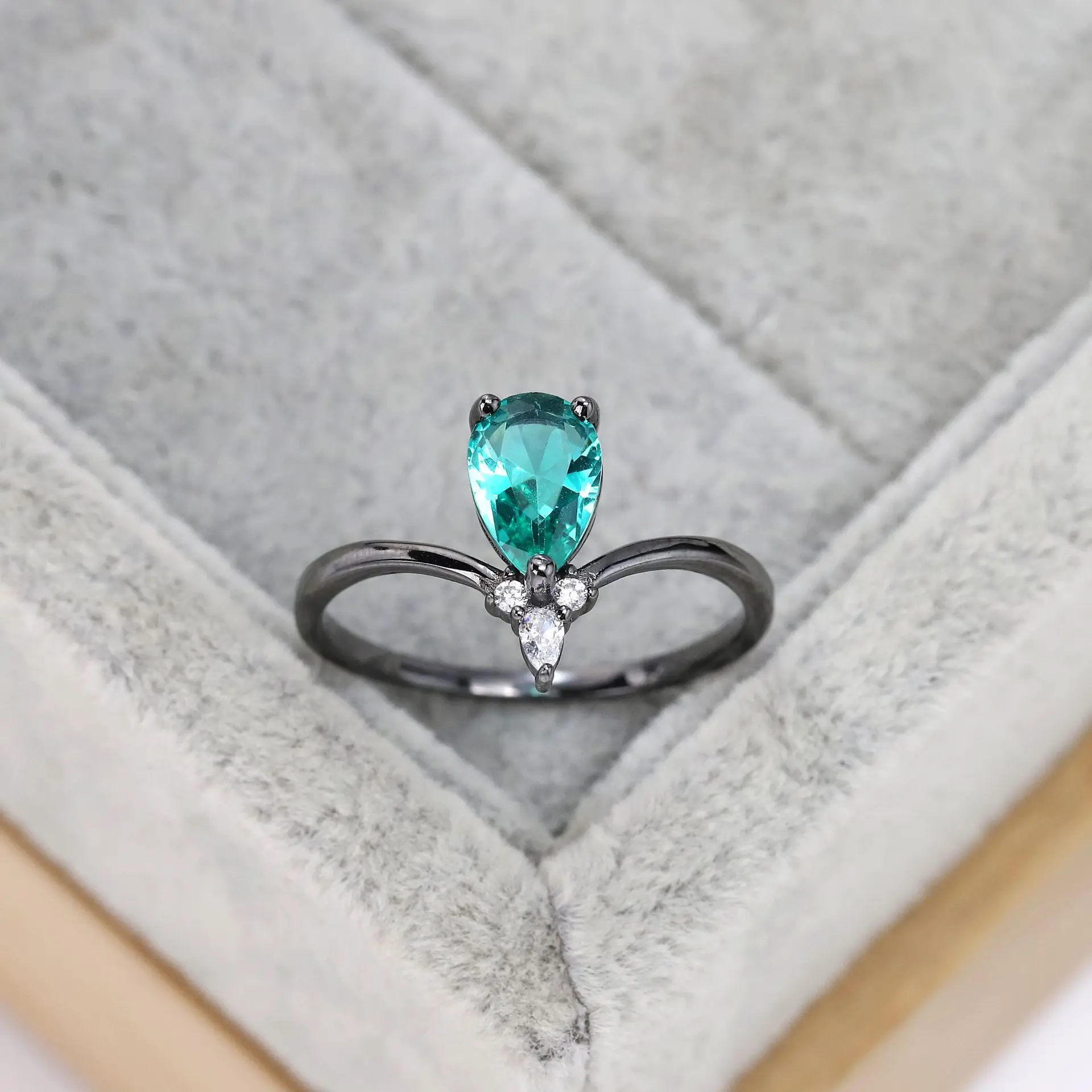 

2023 Fashion New European and American S925 Sterling Silver Plated Gun Black Diamond Ring Simple Oval Emerald Women's Ring