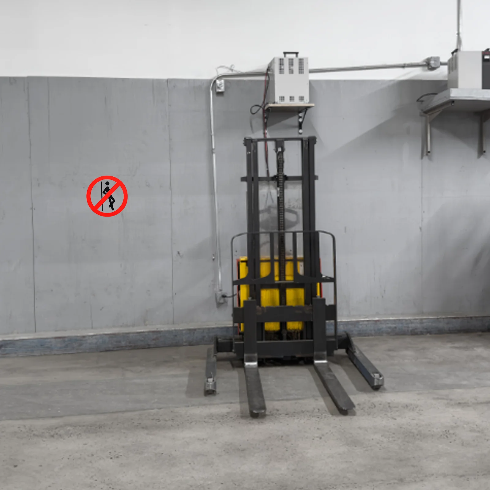 

5Pcs Warning Sign Decals No Leaning Sign Wall Decals Adhesive Safety Stickers Round Warning Stickers