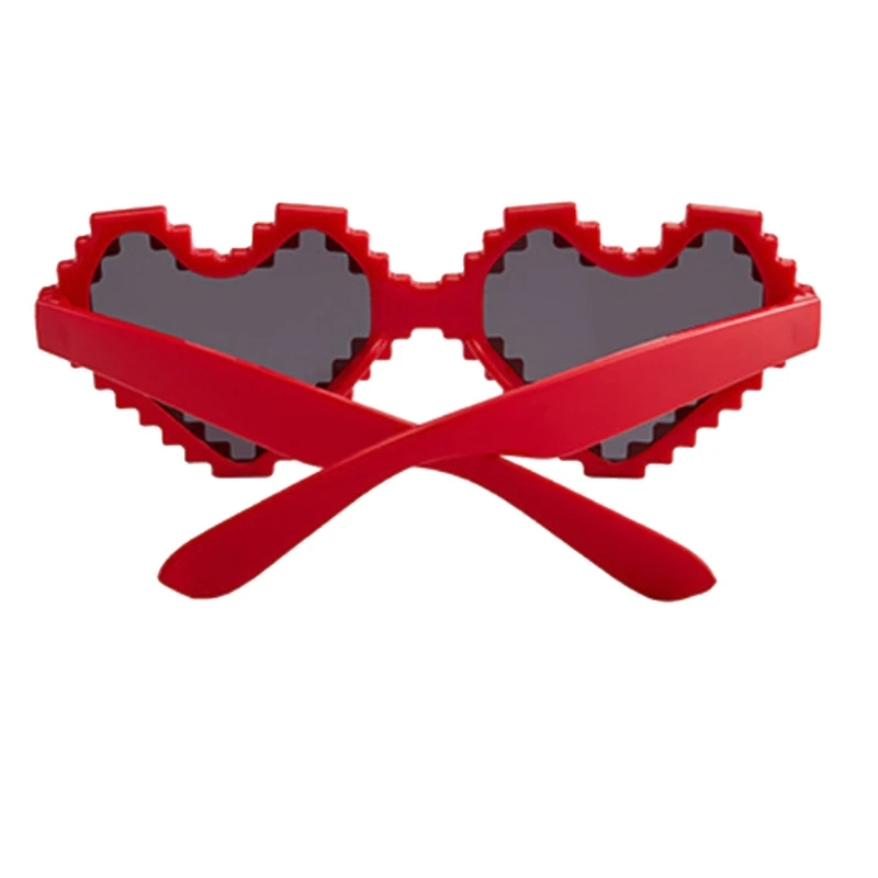 Модные уникальные солнцезащитные очки в пиксельной оправе форме сердца для