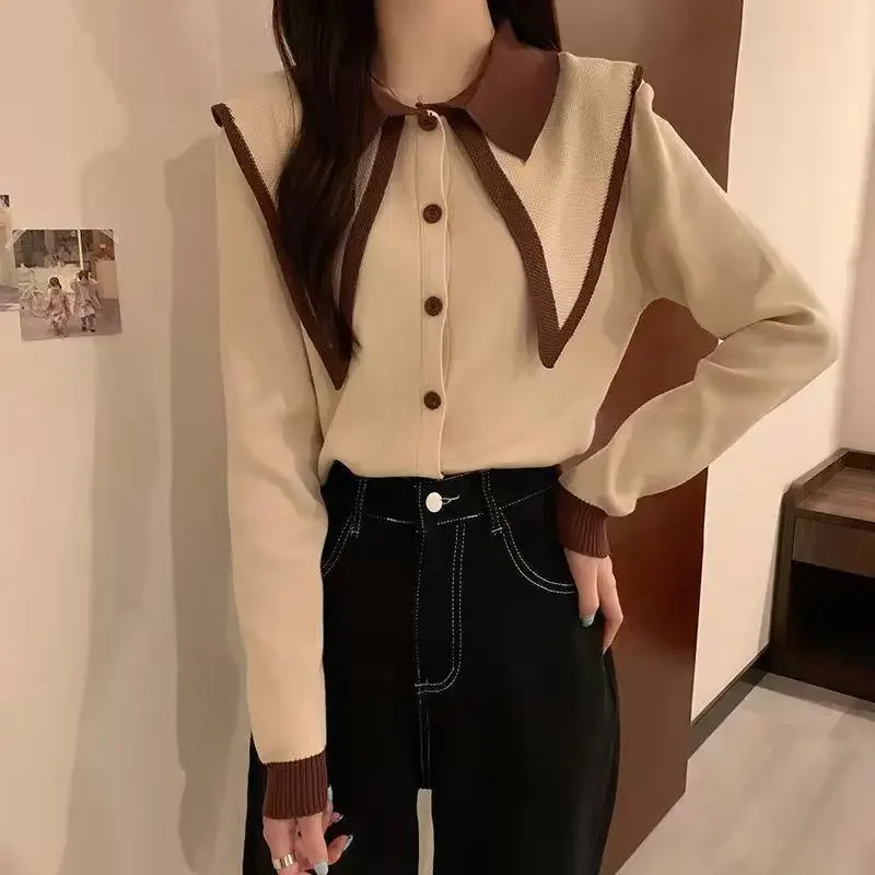 

Новинка Осень-зима трикотажный базовый кардиган с коротким рукавом и кукольным воротником Блузка Женская темпераментная белая