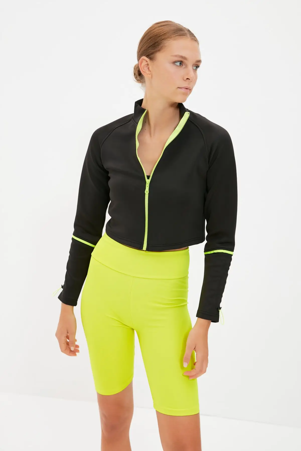 

Trendyol Crop Knitted Sweatshirt TWOAW22SW1369