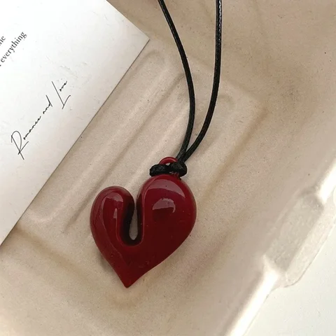 Красное винтажное сердце ожерелье