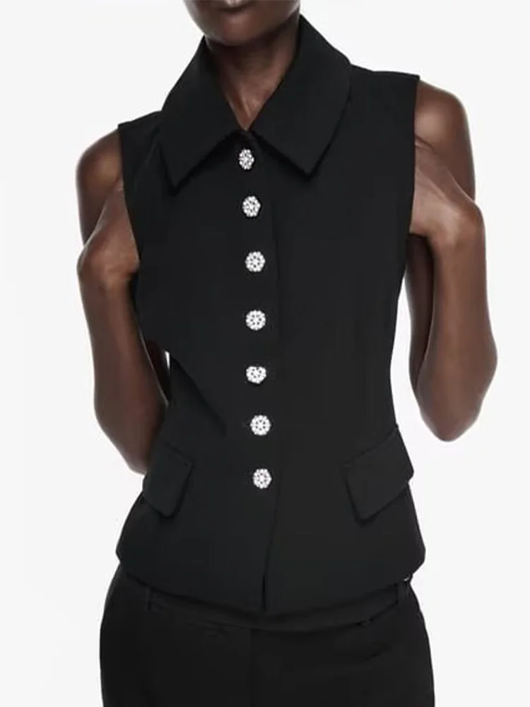 

Жилет женский однобортный на пуговицах, с боковыми карманами, без рукавов