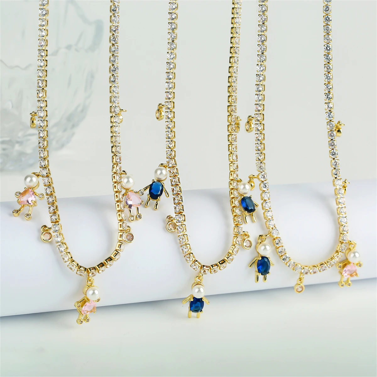 

Fashion Son Daughter Heart Gold Color Cubic Zirconia Family Girl Boy Pendant Necklace Copper Chain Jewelry for Mother Gift