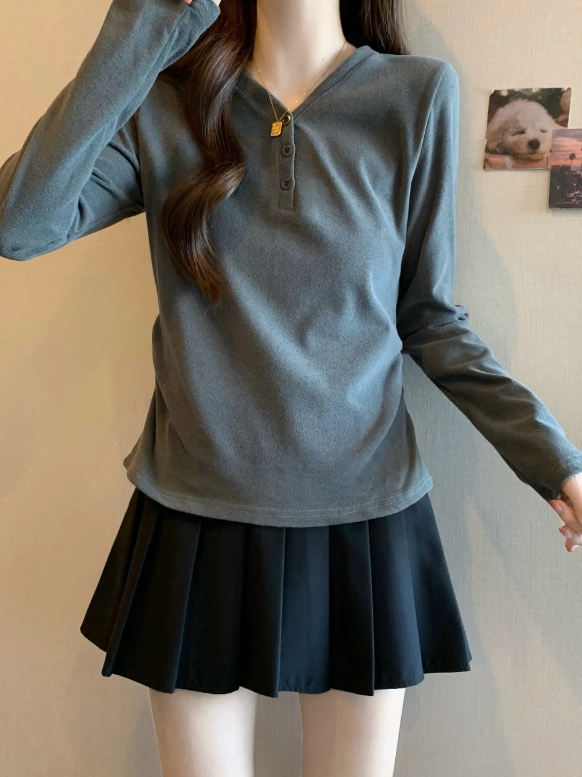 Черная рубашка больших размеров с нерегулярным v-образным вырезом и длинными