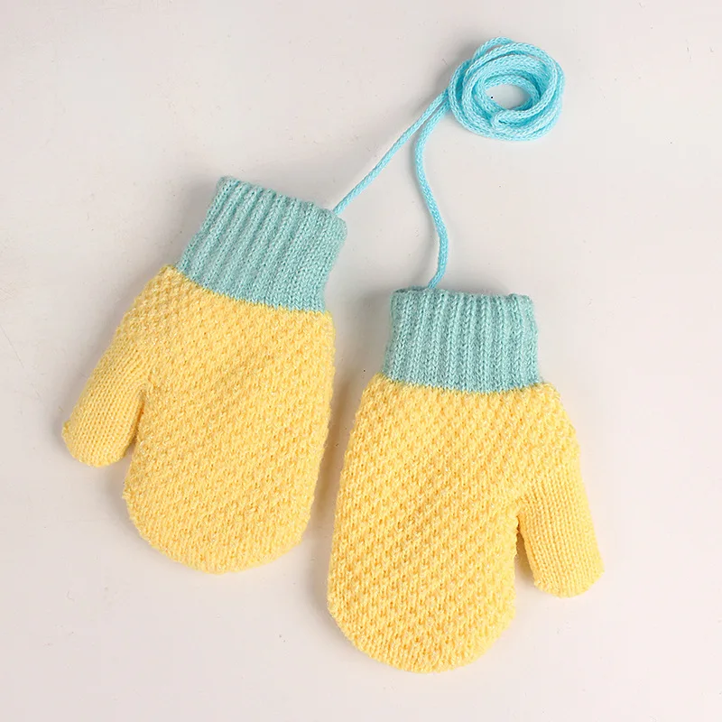 

Детские вязаные перчатки, разноцветные, подходящие ко всему, бархатные, утепленные, сохраняют тепло, подвешиваются на уши, не теряют потерю, ...