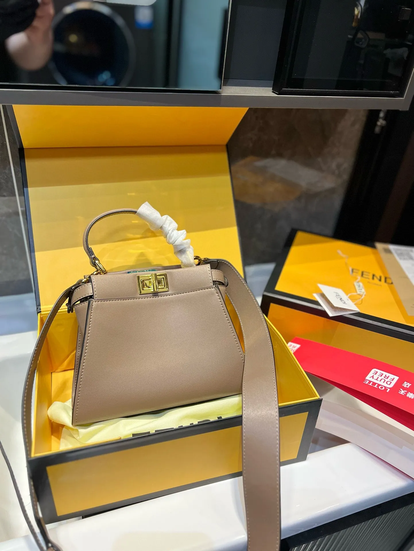 Сумки на плечо Fendi Женская новая сумка высокое качество через Кожаная мода