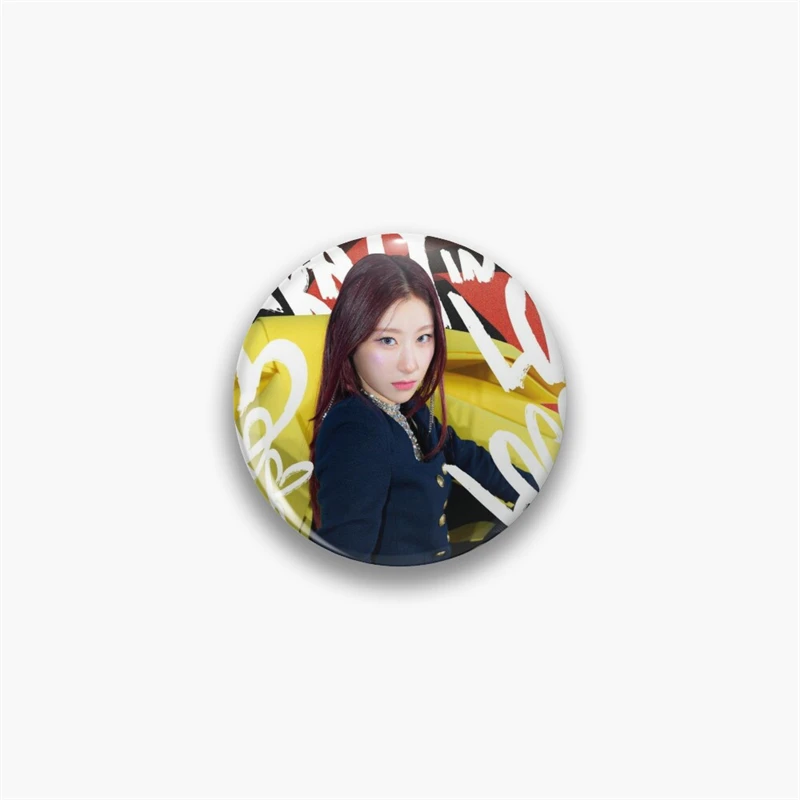 Круглая брошь-значок KPOP ITZY безумно влюбленный аксессуары для сумок Ryujin Chaeryeong Yeji