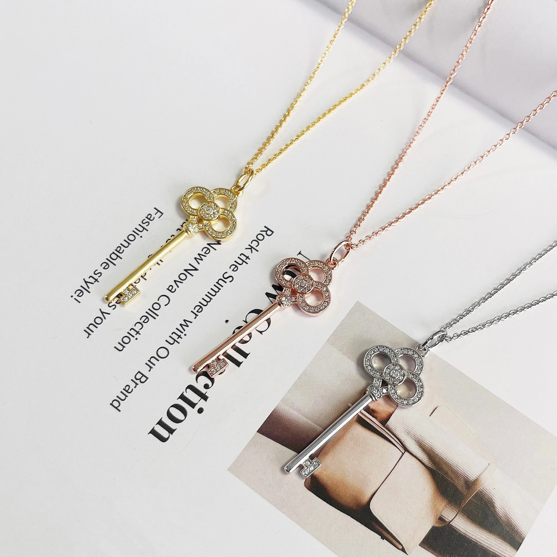 

Couple Classic S925 Sterling Silver Round Key Design Luxury Brand Key Necklace Party Gift For Girlfriend