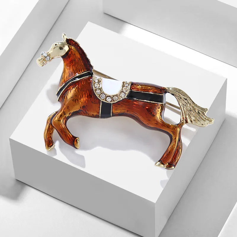 

New Vintage Enamel Rhinestone Horse Brooch Animal Crystal Lapel Pins Fashion Jewelry Brooches for Men and Women Accessories