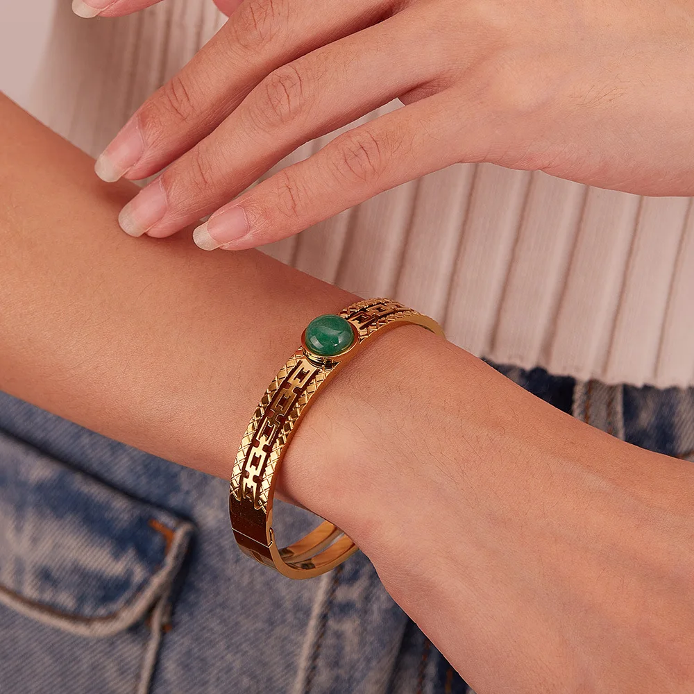 

SOFT JEWELRY Stainless Steel Bracelet European and American Vintage Style Hollow Inlaid Green Natural Stone