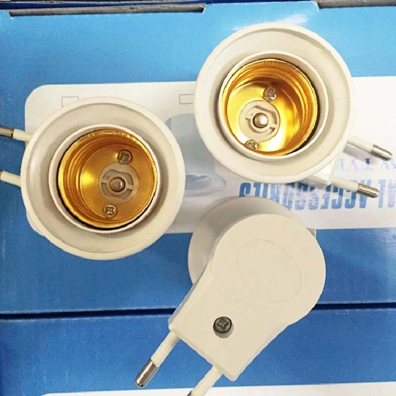 

Европейский адаптер E27 с выключателем белого цвета