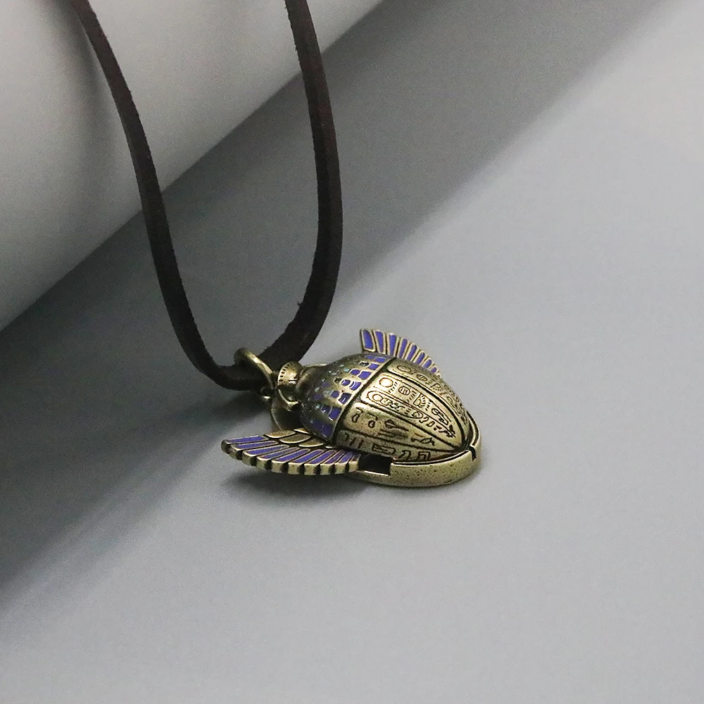 Moon Knight The Scarab Necklace Marc Spector Compass Movable Wings Ancient Egypt Amulet Necklaces for Fans Cosplay Jewelry