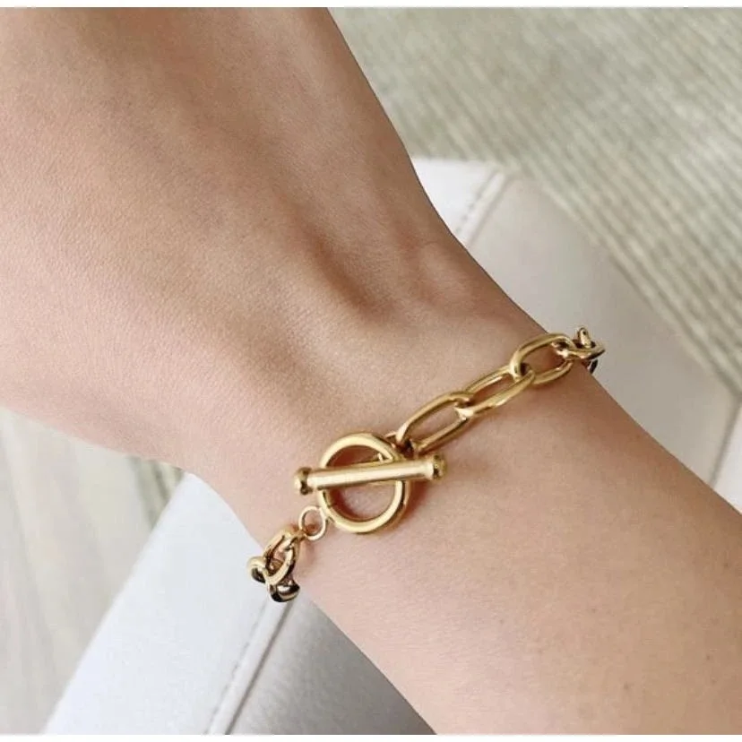 

Stainless Steel Bracelet Fashion Classics Gold Clip Bracelet OT Ferrule Gold Plated Stainless Steel Oval Bracelet for Women