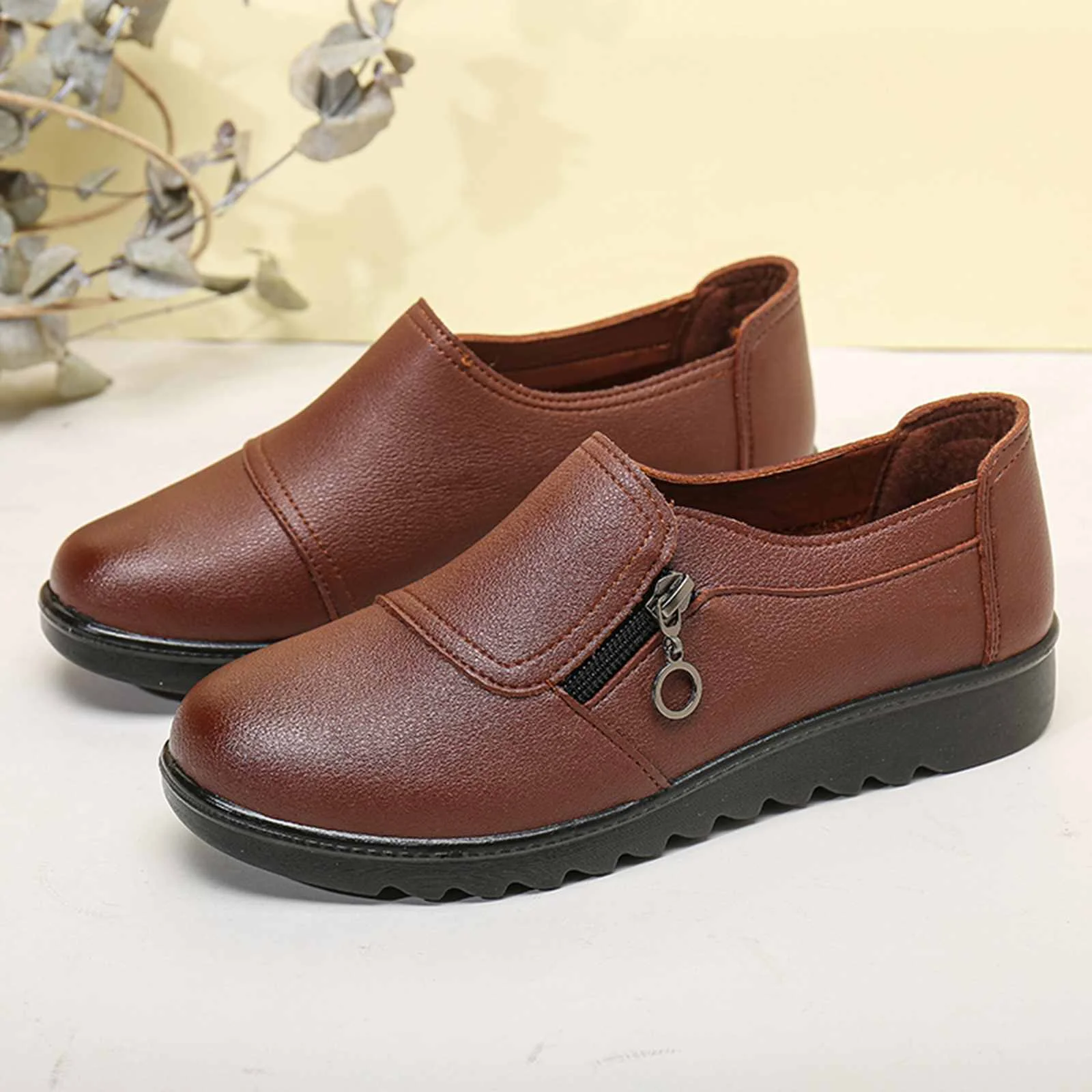 

2022 New Fashion Women Casual Leather Slip On Outdoor Flat Loafers PU Leather Comfortable Non-slip Summer Flat Sports shoes