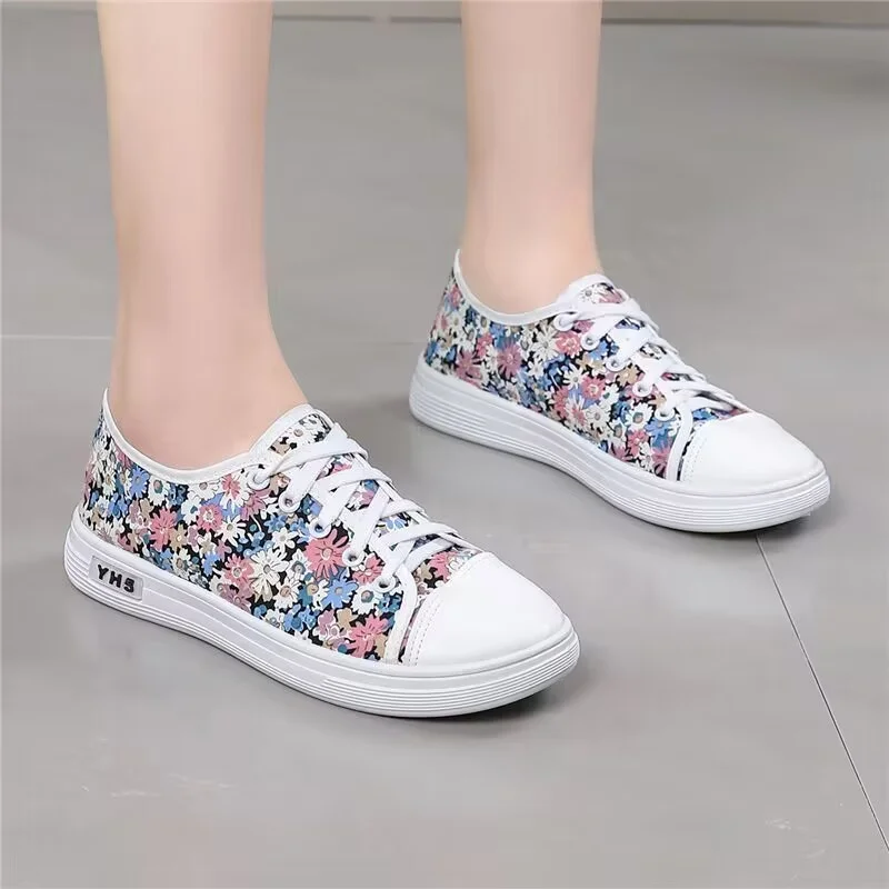 

New hand-made low-top canvas shoes with flower edging casual all-match plus-size women 35-40