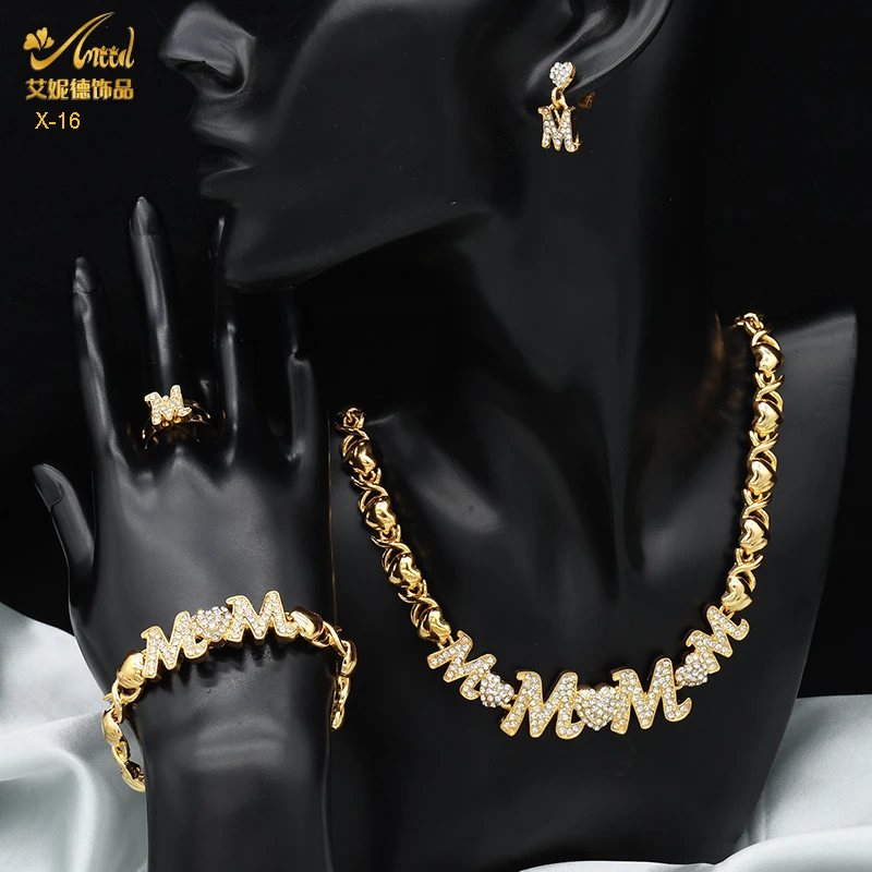 Женский ювелирный комплект из колье, серёг, браслета и кольца