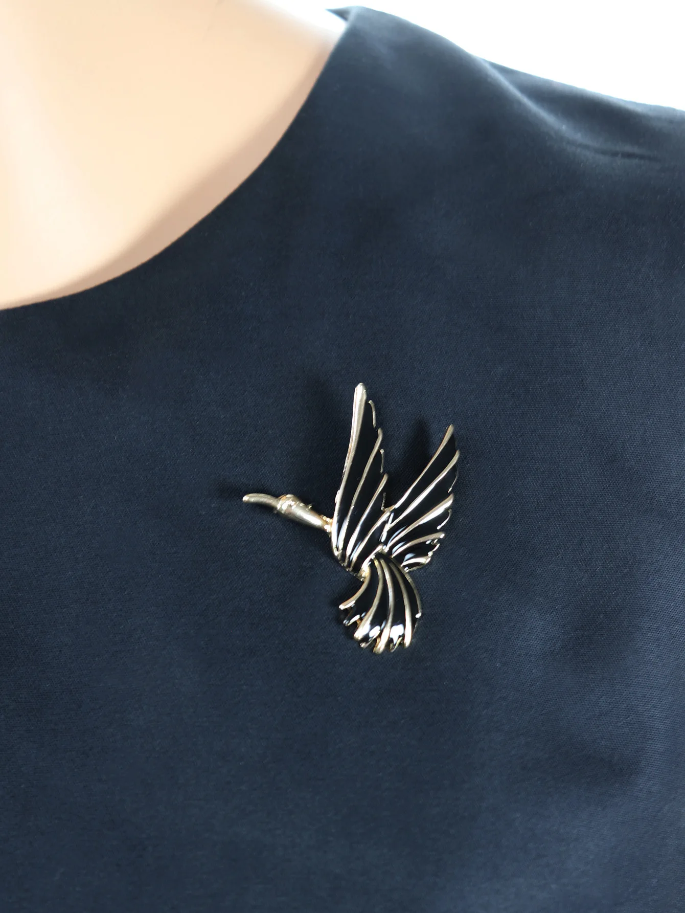 Винтажная брошь в средневековом стиле виде дикой гусины простая эмалированная