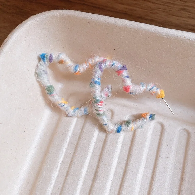 Осенние и зимние плюшевые круглые серьги женские новые простые браслеты милые