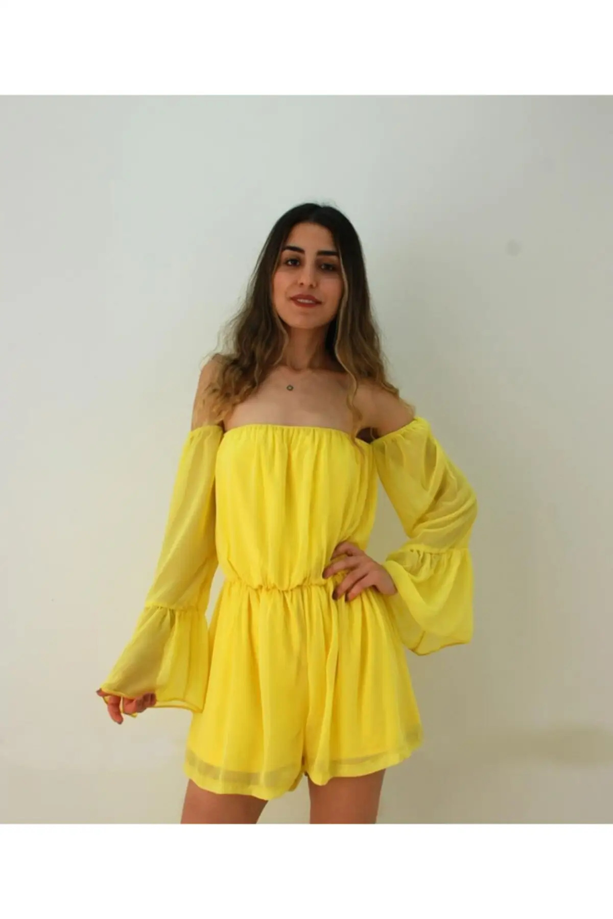 

Women's Overalls Madonna Collar Yellow Shorts Jumpsuit Hot Style Quality Fabric Sleeveless Baggy Trousers Casual Jumpsuit