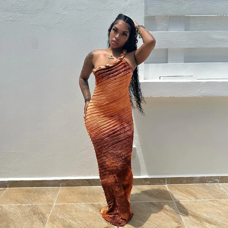 Женское платье-макси с оборками и косым воротником без рукавов