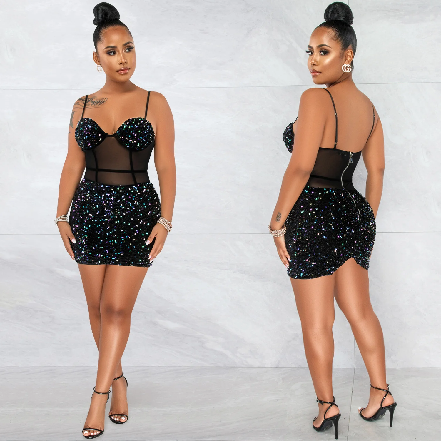 Женское облегающее мини-платье с открытой спиной и блестками |