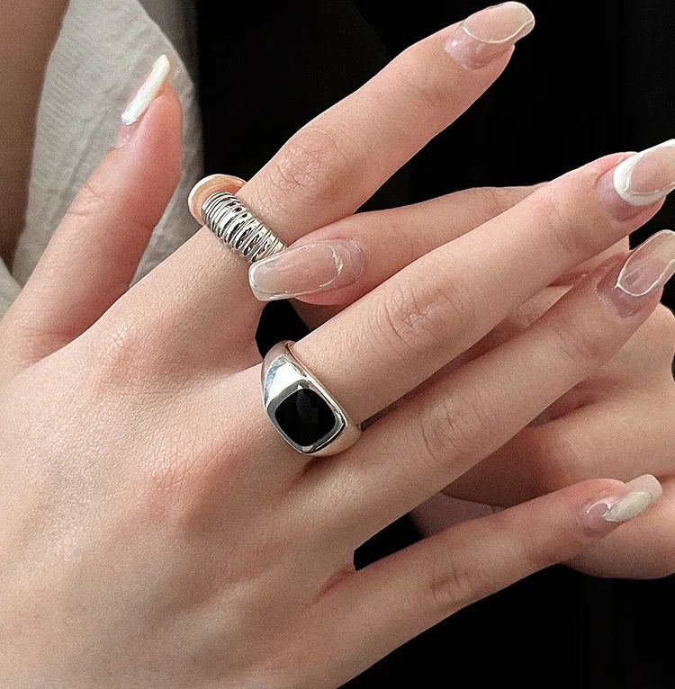 

New Trendy 2022 Black Resin Geometric Square Simple Round Adjust Size Finger Rings For Women Men Punk Fashion Jewelry Gift