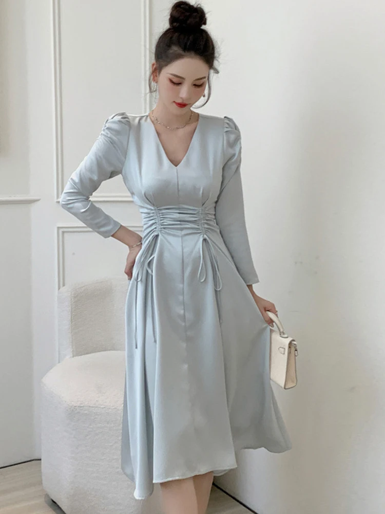 

Платье женское атласное средней длины, элегантное приталенное вечернее уличное, с V-образным вырезом, в стиле ретро, со складками, весна-осен...