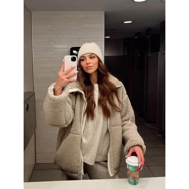 Рисунок 4 - Элегантное однотонное теплое пальто из овечьей шерсти