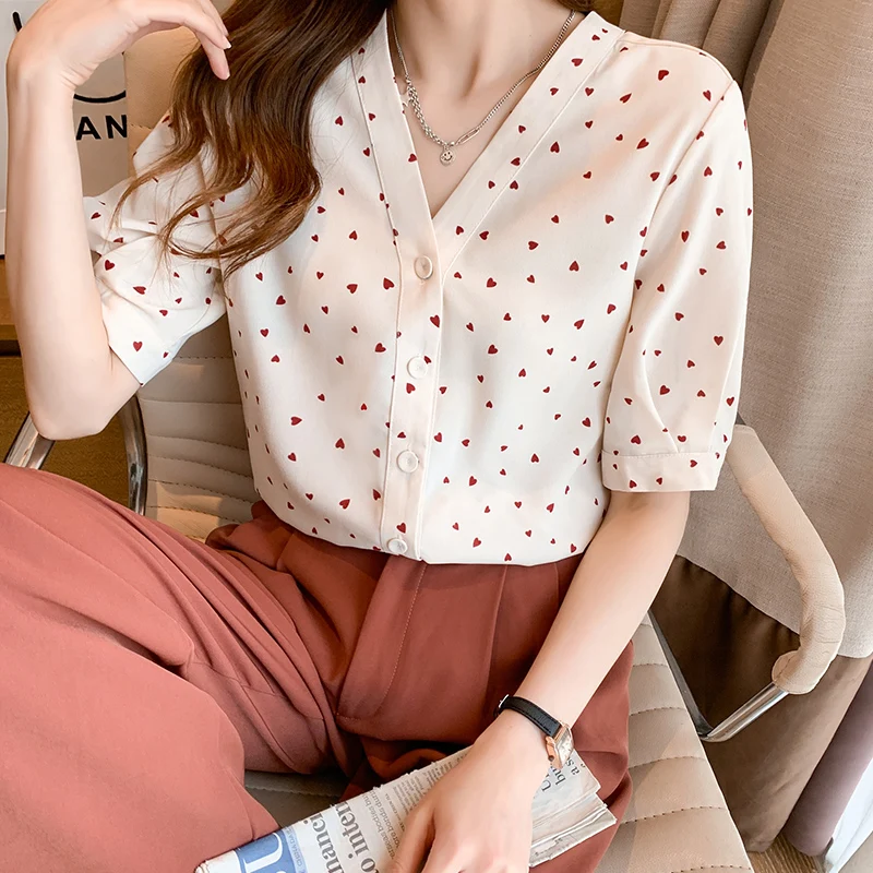 

Шифоновые женские блузки, новая модная рубашка с V-образным вырезом, повседневный топ с коротким рукавом, летняя женская одежда с принтом Love ...