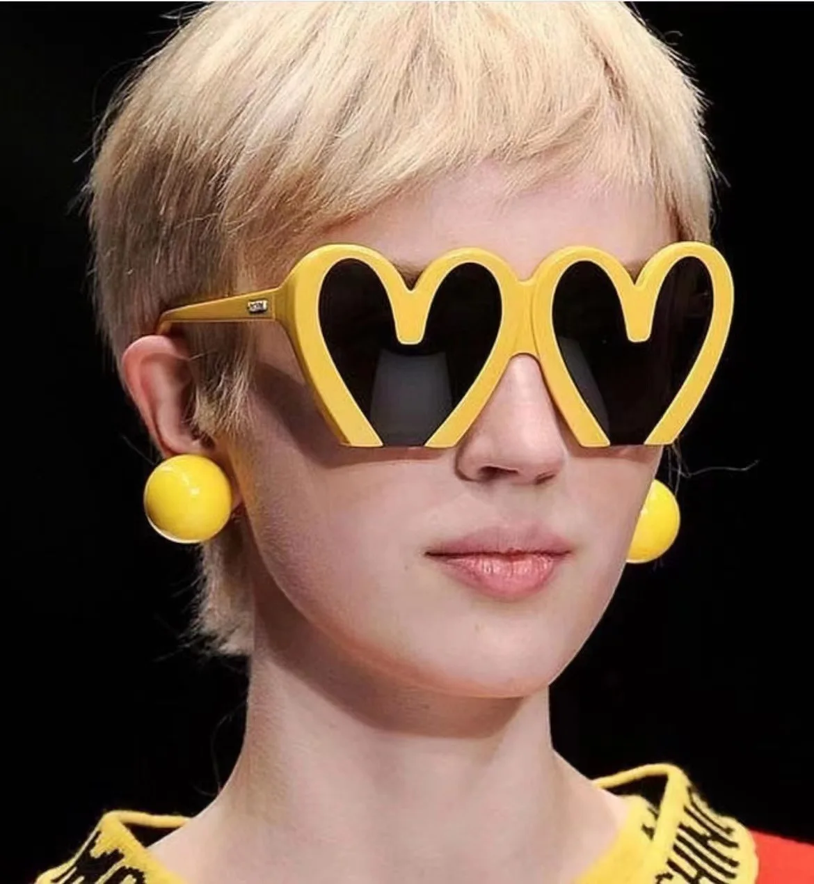 

New Fashion Peach Love Sunglasses Heart Shape Dark Shades Men Women Brand Designer Sunnies For Travel Beach 2023 Outdoor Goggles