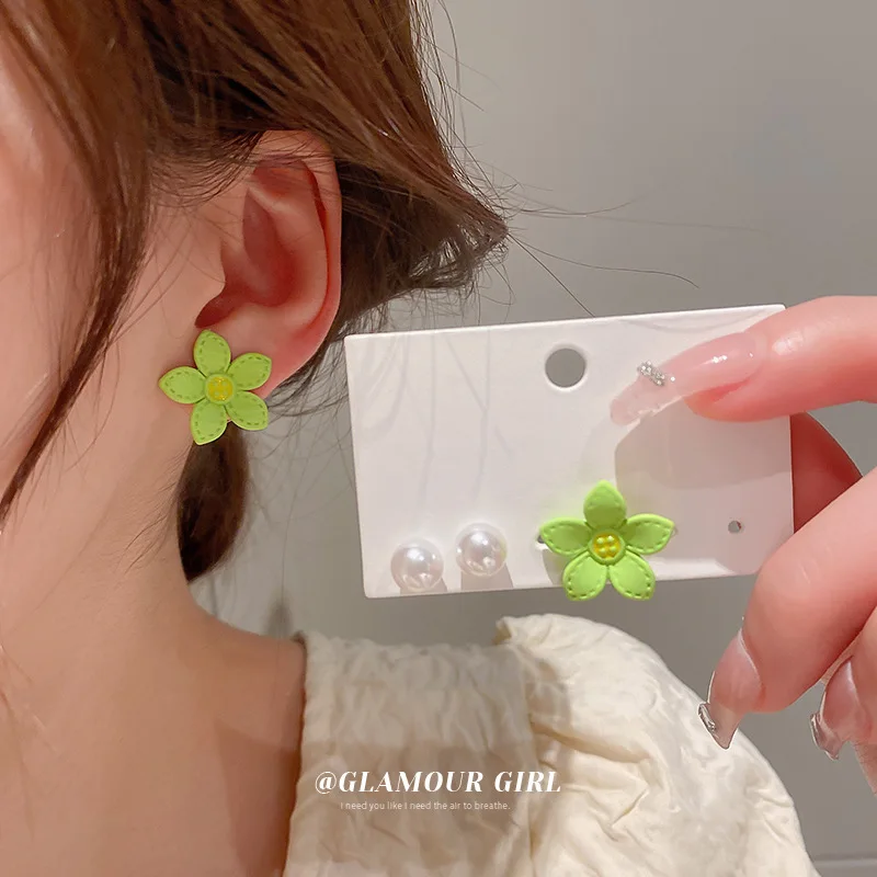 

4-Piece Set Senior Pearl Petals Fresh Color Temperament Cute Small Flower Earrings Female Jewelry Earings Fashion Jewelry