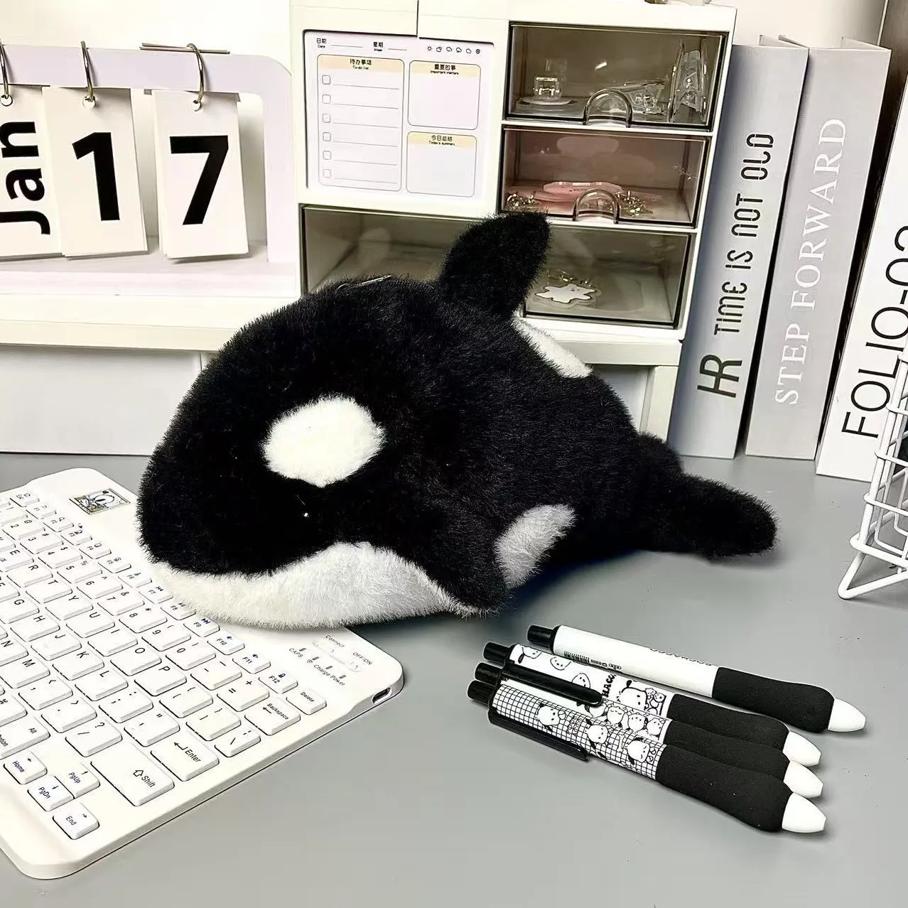 

Плюшевый пенал Orca
