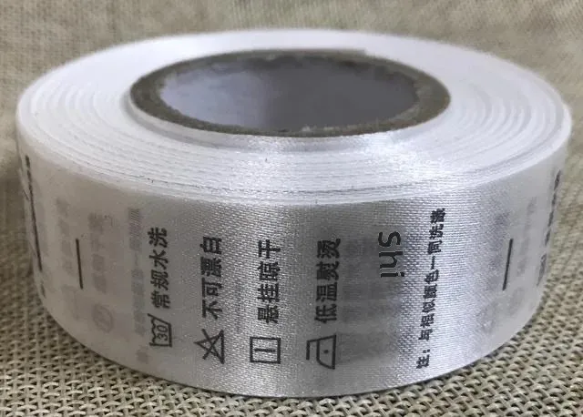 Экологичная сертифицированная FSC этикетка UPM для ухода за одеждой подвесные