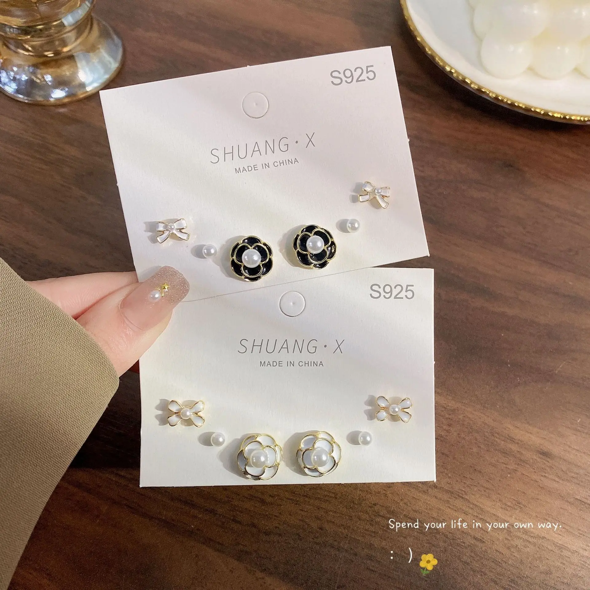 

Retro Camellia Flower Pearl Earrings Set for Women Black White Color Bow Korean Fashion 2022 Trend Party Jewelry Gifts