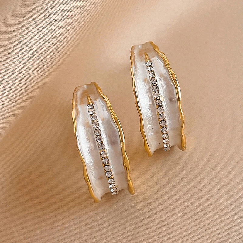 

Elegant Semicircular Pleats Hoop Piercing Earrings for Women Cubic Zirconia Stud Earrings 2022 Korean Fashion Sweet Girl Jewelry