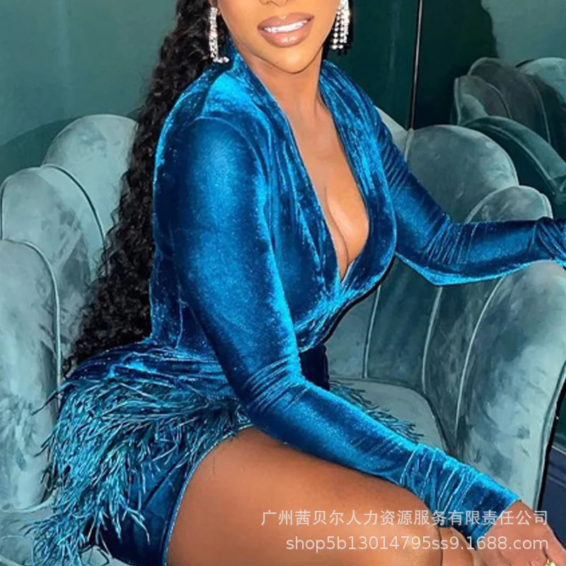 

Женское бархатное платье с длинным рукавом и V-образным вырезом