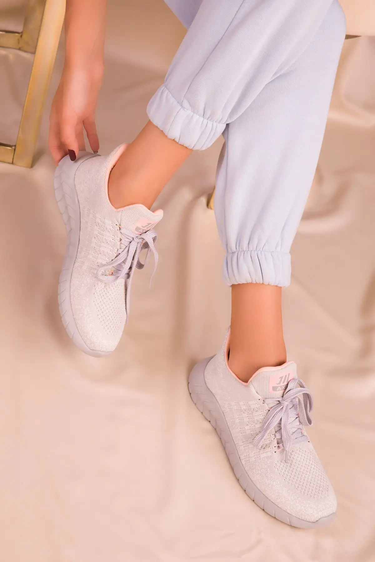 

Luxury Sneakers Women's High Quality 2022 Summer Sports Fashion Medium Beige Novelty Casual Woman Loafers Female Heel Lolita