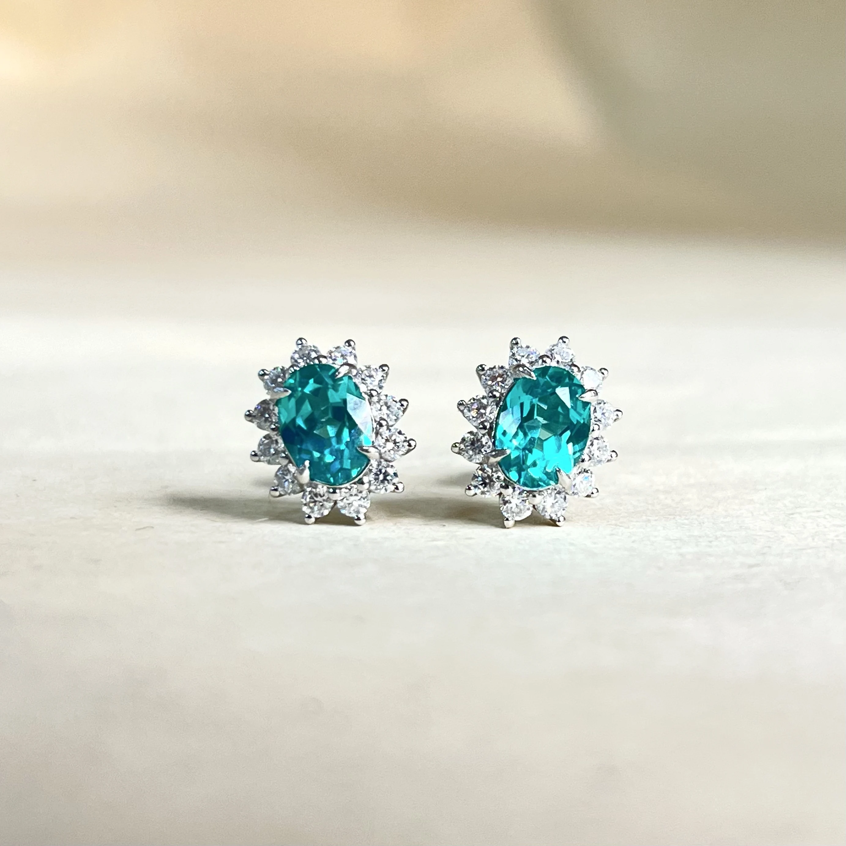 Фото Серьги-пусеты из стерлингового серебра S925 с культивированными камнями Параиба, 2,4 карата, в стиле принцессы Дианы, для женщин. №1