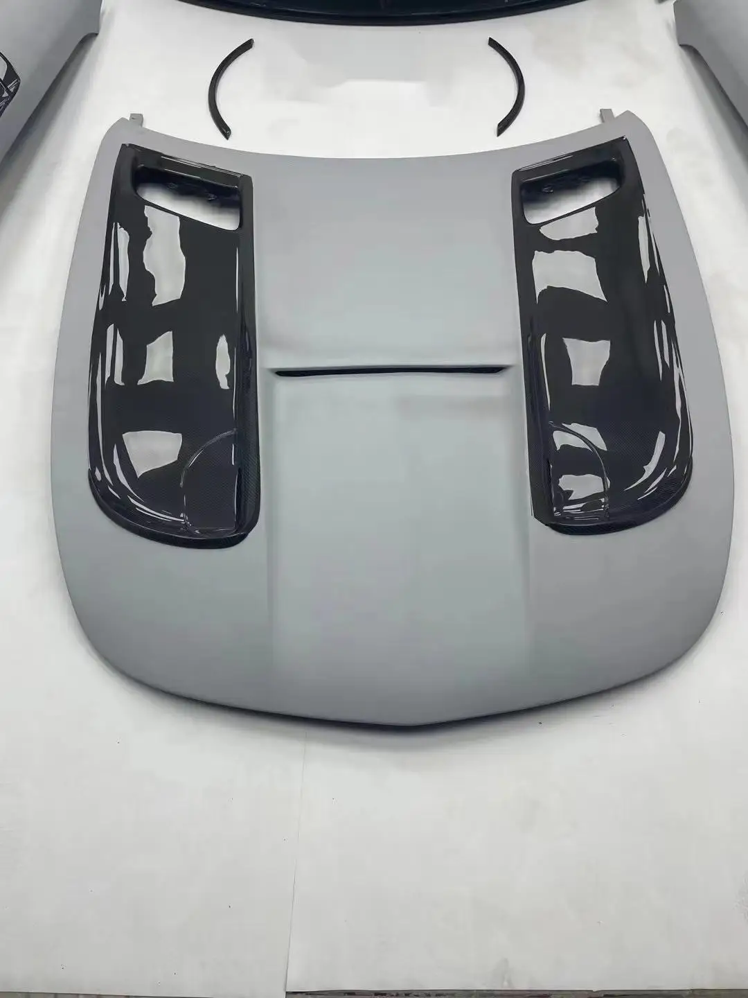 Фото Комплект обвеса для AM-G GT-класса C190 2014-2024 в стиле AM-G GT Black Series: бампер и капот из высококачественного карбона и FRP-материала №4