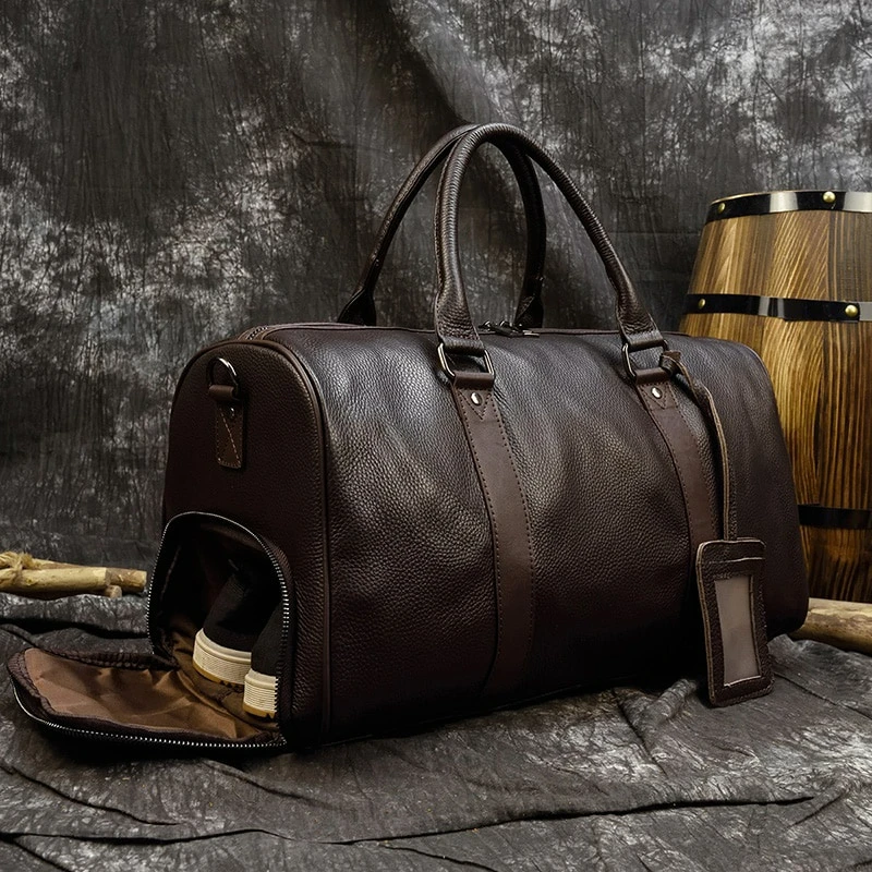 New in Genuine Leather Men Travel Tote Bag Soft Cowhide Leather Luggage Bags Shoulder Bag Weekend Bag
