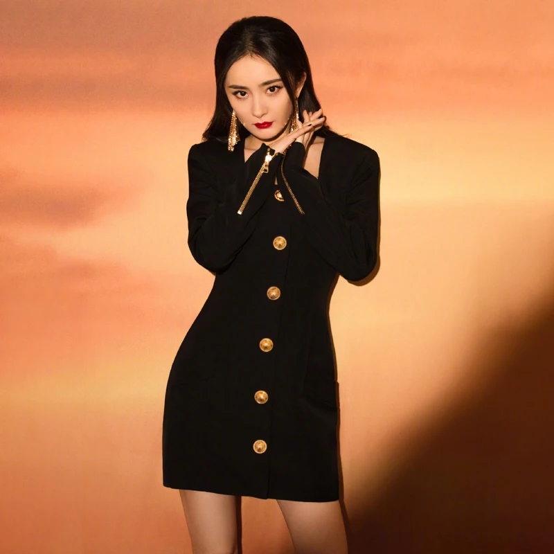 Женское однотонное платье на молнии короткое с квадратным вырезом длинным