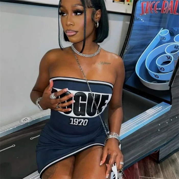 Женское платье без бретелек с буквенным принтом на бедрах сексуальные уличные