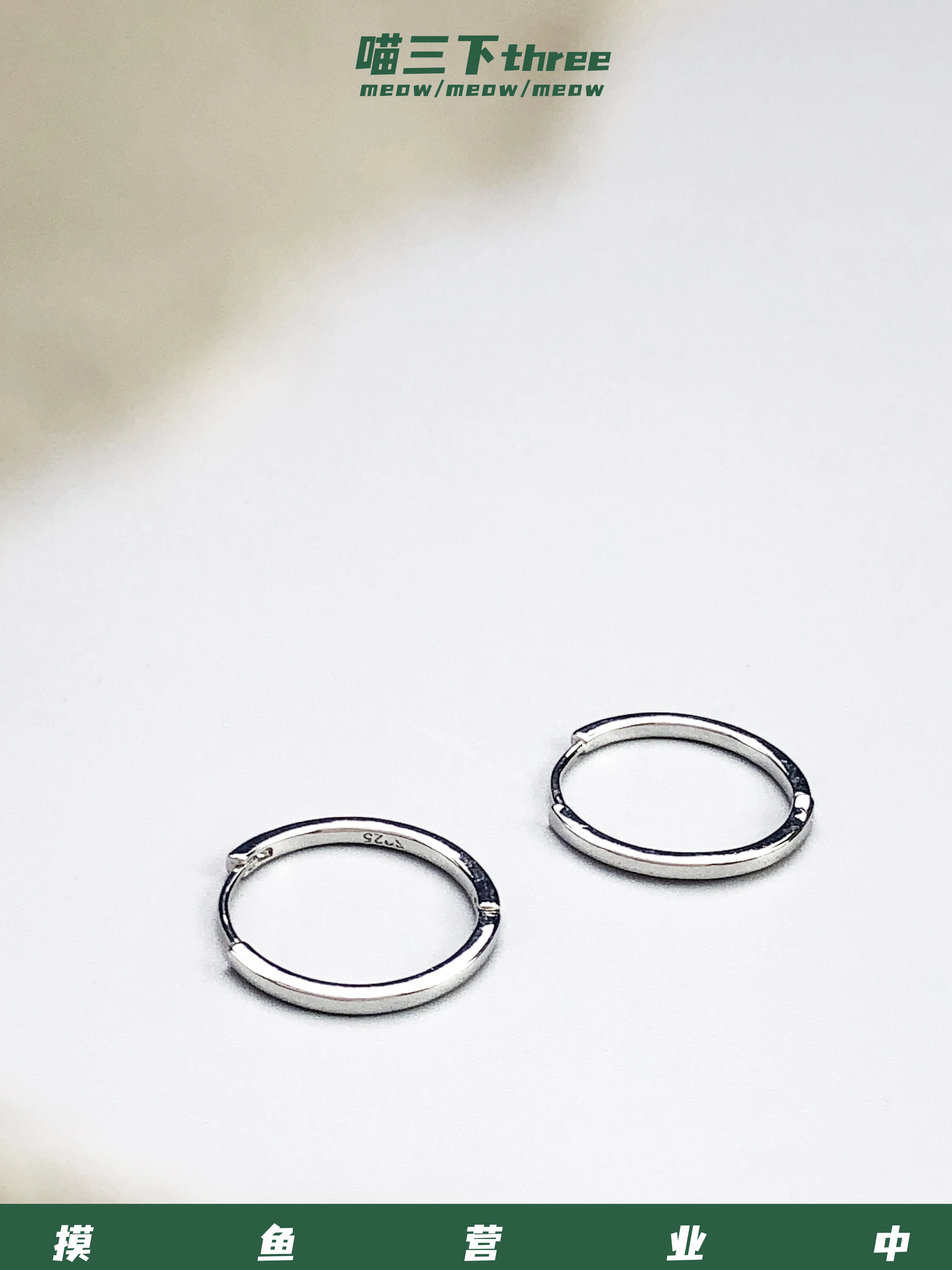 Small Perfect Meow Three High-Grade Cold Wind Simple Bracelet Earrings Ear Ring Design 2024