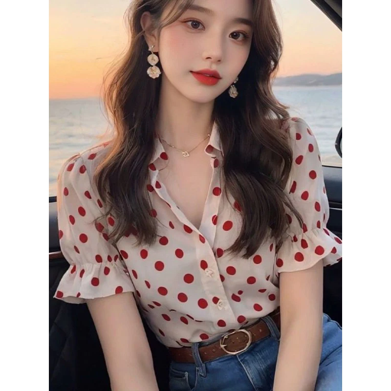 Женская летняя рубашка-поло в горошек с коротким рукавом