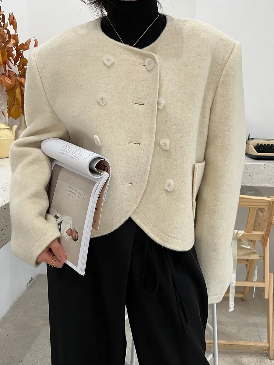 Рисунок 2 - Женское двухбортное шерстяное пальто Xiaoxiangfeng