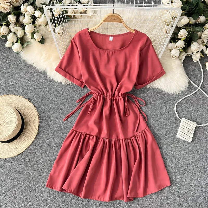 

Платье женское атласное ТРАПЕЦИЕВИДНОЕ с завышенной талией и круглым вырезом