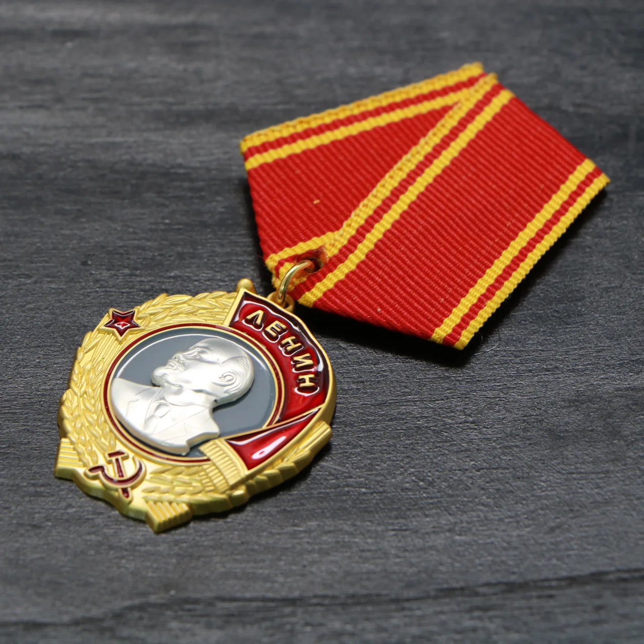 

Soviet Military Medal WWII USSR Soviet CCCP Russian Guards Badge Imperial Eagle Emblem Lenin Honor Medal Brooch Pendant